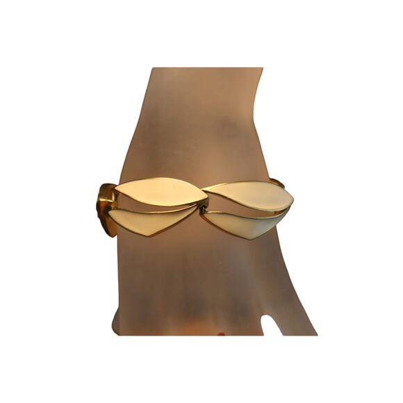 Vintage Trifari Enamel Link Bracelet Creamy White - Picture 1 of 5